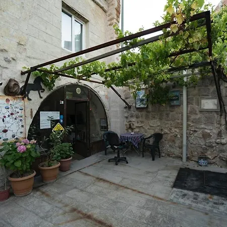 Otel Whisper Cave House 3*