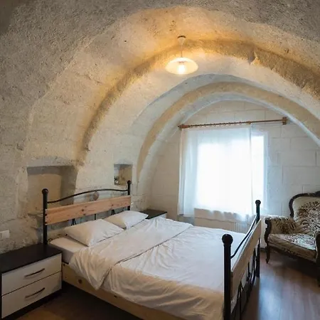 Otel Whisper Cave House