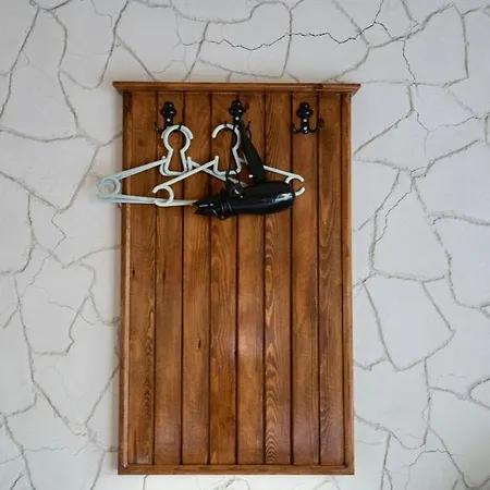 Whisper Cave House Otel