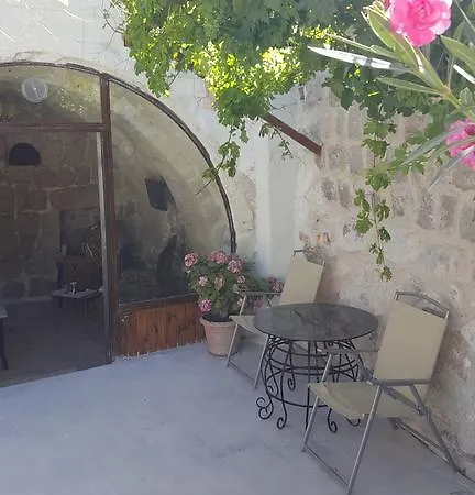 Whisper Cave House Otel