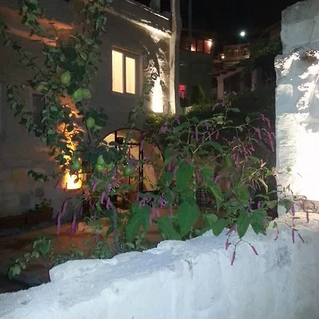 Whisper Cave House 3*