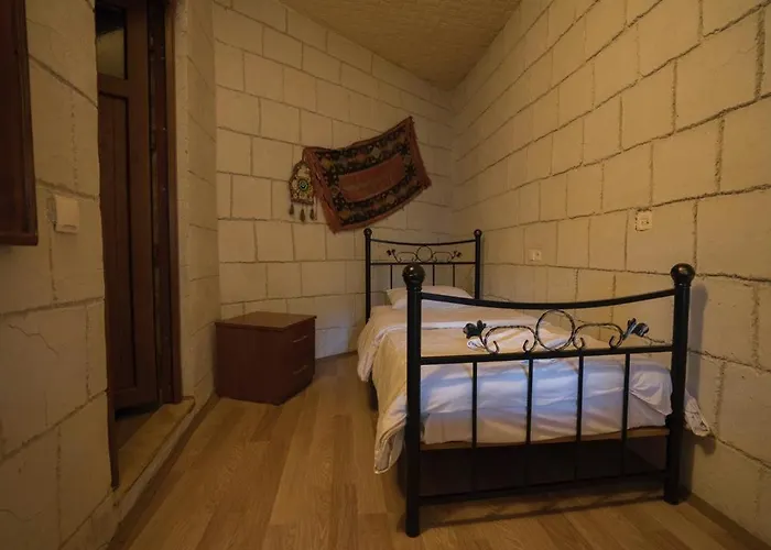 Whisper Cave House 3*